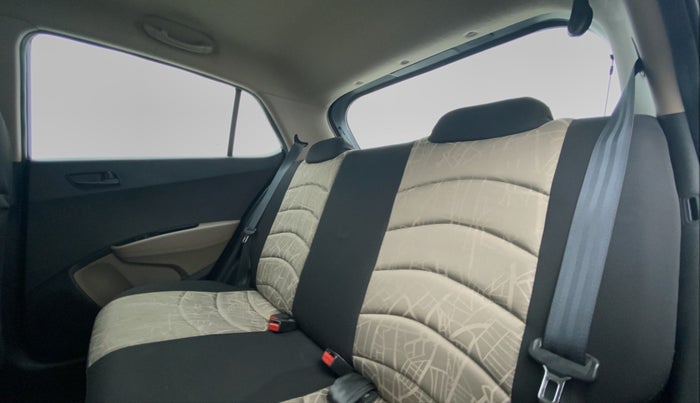 2016 Hyundai Grand i10 Magna 1.2 AT  VTVT, Petrol, Automatic, 40,053 km, Right Side Rear Door Cabin