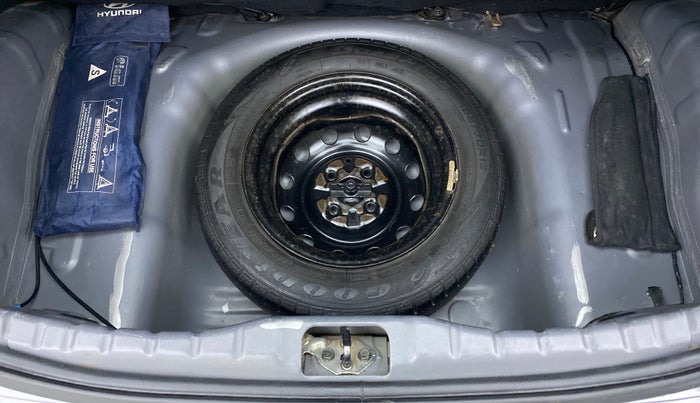 2017 Hyundai Eon MAGNA PLUS, Petrol, Manual, 38,452 km, Spare Tyre