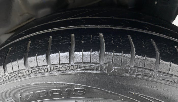 2017 Hyundai Eon MAGNA PLUS, Petrol, Manual, 38,452 km, Left Rear Tyre Tread