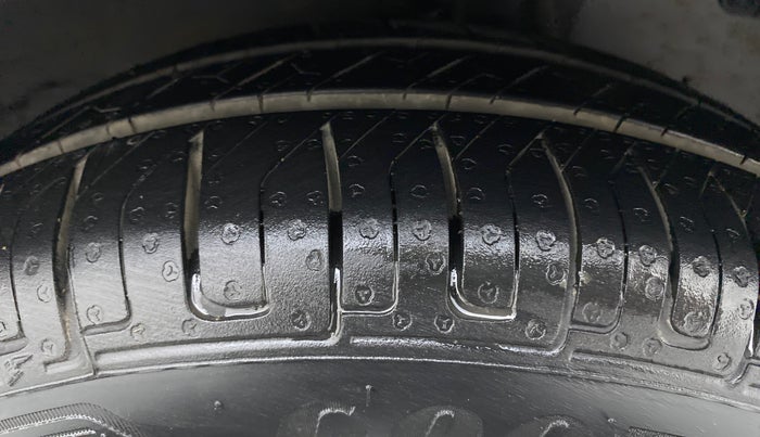 2017 Hyundai Eon MAGNA PLUS, Petrol, Manual, 38,452 km, Right Front Tyre Tread