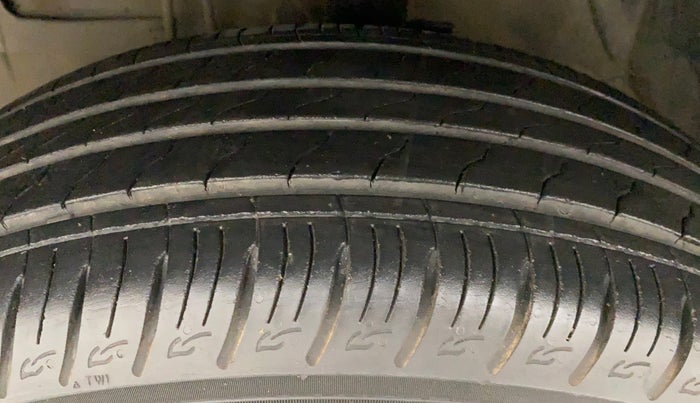 2018 Maruti Vitara Brezza ZDI PLUS AMT, Diesel, Automatic, 1,06,164 km, Left Front Tyre Tread