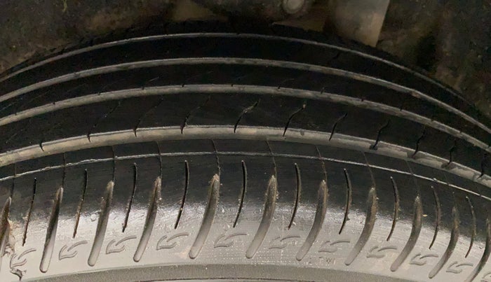 2018 Maruti Vitara Brezza ZDI PLUS AMT, Diesel, Automatic, 1,06,164 km, Left Rear Tyre Tread
