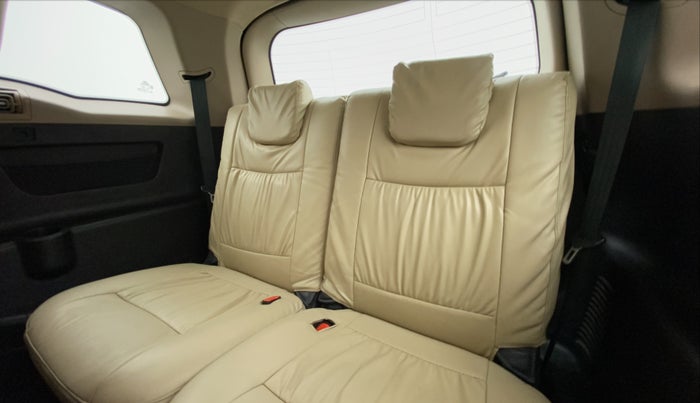 2013 Mahindra XUV500 W8 FWD, Diesel, Manual, 61,014 km, Third Seat Row ( optional )