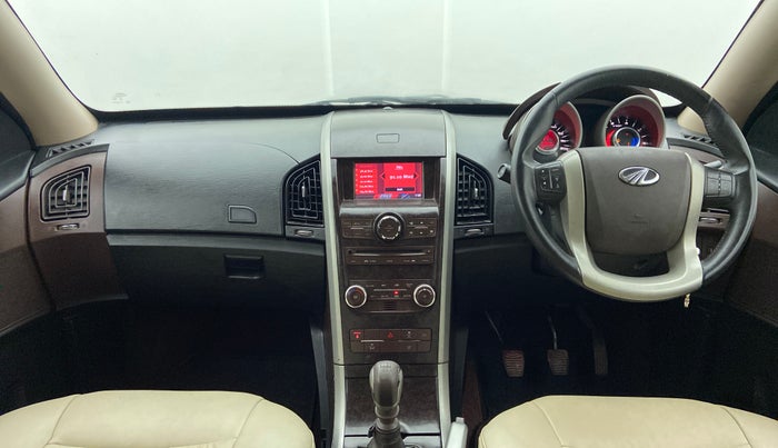 2013 Mahindra XUV500 W8 FWD, Diesel, Manual, 61,014 km, Dashboard
