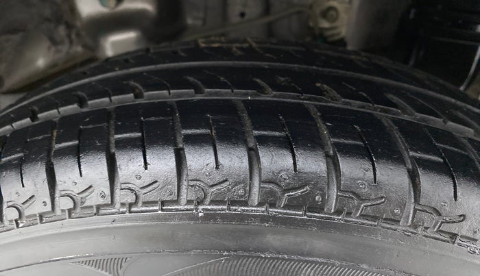 2014 Hyundai Eon D-LITE+, Petrol, Manual, 16,083 km, Left Rear Tyre Tread