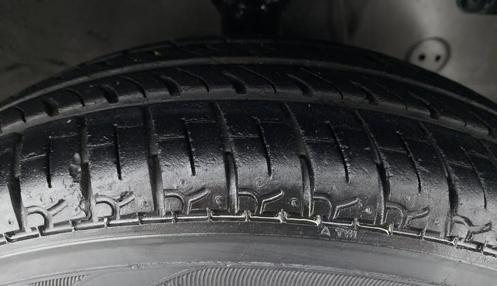 2014 Hyundai Eon D-LITE+, Petrol, Manual, 16,083 km, Right Front Tyre Tread