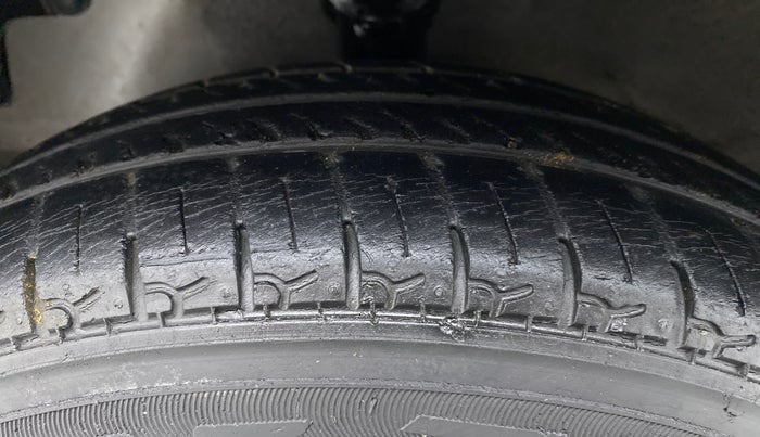 2014 Hyundai Eon D-LITE+, Petrol, Manual, 16,083 km, Left Front Tyre Tread