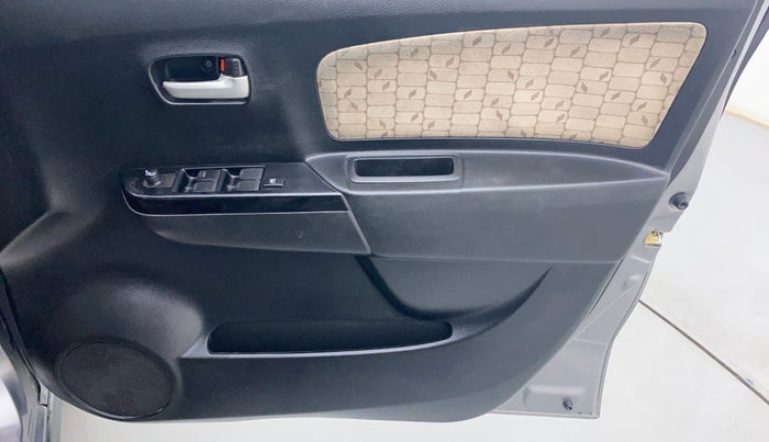 2017 Maruti Wagon R 1.0 VXI+ AMT, Petrol, Automatic, 40,112 km, Driver Side Door Panels Control