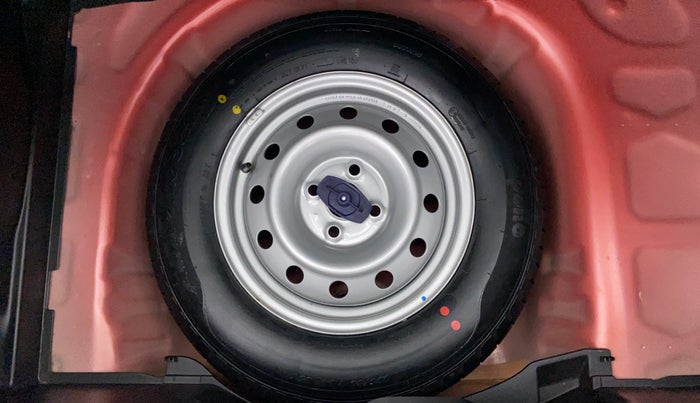 2018 Maruti Swift LXI D, Petrol, Manual, 9,825 km, Spare Tyre