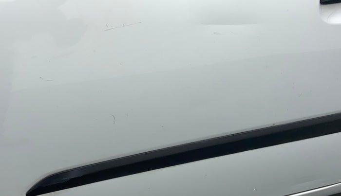 2014 Hyundai i10 MAGNA 1.1, Petrol, Manual, 62,815 km, Front passenger door - Minor scratches