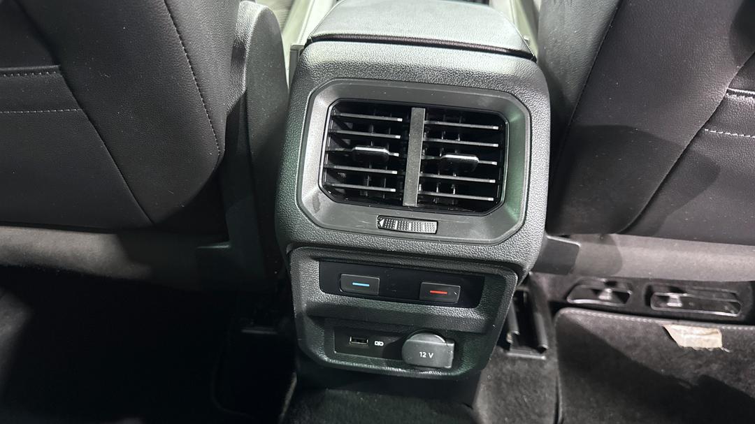 2019 Volkswagen Tiguan 132 Tsi R-line Edition, Automatic, 73872 km, Rear A/C Vent