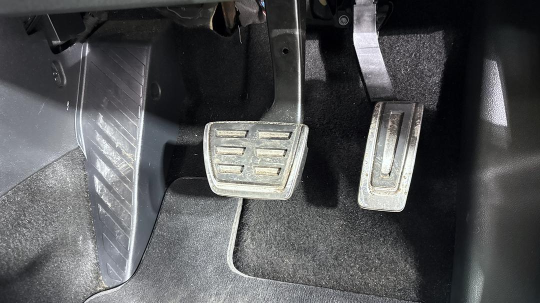 2019 Volkswagen Tiguan 132 Tsi R-line Edition, Automatic, 73872 km, Pedals and Footmat