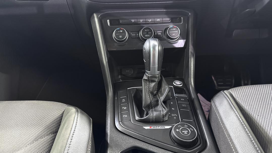2019 Volkswagen Tiguan 132 Tsi R-line Edition, Automatic, 73872 km, Gear Lever 