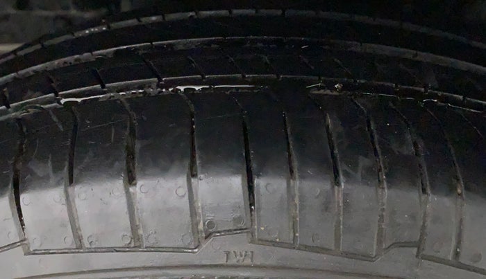 2013 Maruti Swift Dzire VXI, Petrol, Manual, 61,542 km, Right Rear Tyre Tread
