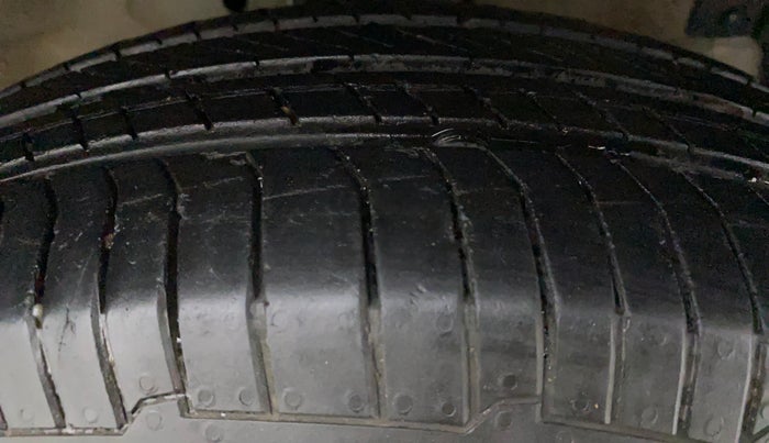 2013 Maruti Swift Dzire VXI, Petrol, Manual, 61,542 km, Right Front Tyre Tread