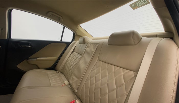 2016 Honda City 1.5L I-DTEC V, Diesel, Manual, 92,107 km, Right Side Rear Door Cabin