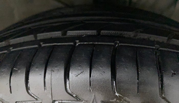 2017 Hyundai Creta SX PLUS AT 1.6 PETROL, Petrol, Automatic, 86,697 km, Right Front Tyre Tread