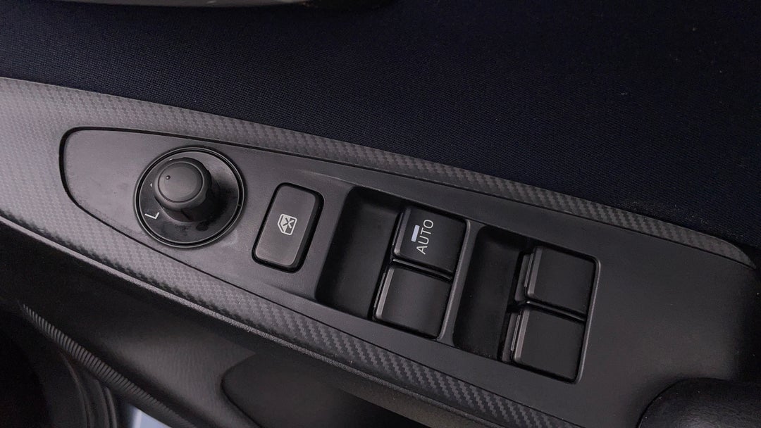 2015 Mazda 2 Maxx, Automatic, 99780 km, Drivers Side Door Panel Controls