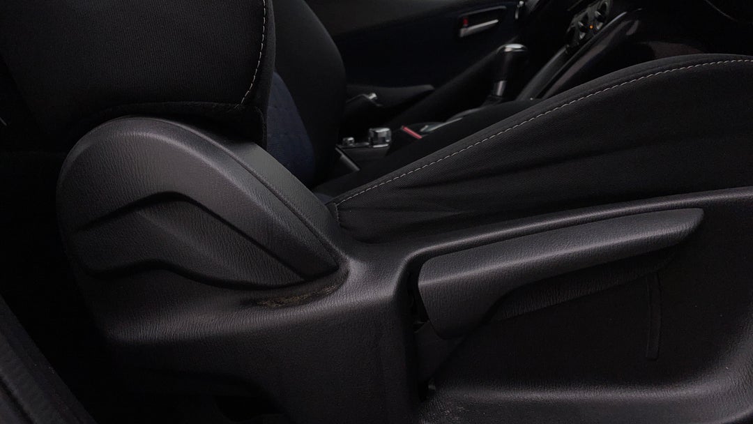 2015 Mazda 2 Maxx, Automatic, 99780 km, Drivers Side Adjustment Panel