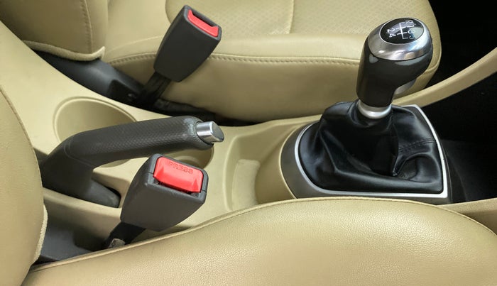 2015 Hyundai Verna FLUIDIC 4S1.6 VTVT SX O, Petrol, Manual, 81,180 km, Gear Lever