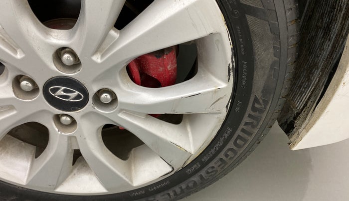 2015 Hyundai Verna FLUIDIC 4S1.6 VTVT SX O, Petrol, Manual, 81,180 km, Right front tyre - Minor scratches