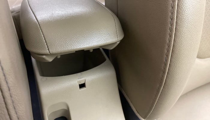 2015 Hyundai Verna FLUIDIC 4S1.6 VTVT SX O, Petrol, Manual, 81,180 km, Driver seat - Armrest has miinor damage