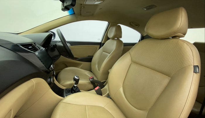 2015 Hyundai Verna FLUIDIC 4S1.6 VTVT SX O, Petrol, Manual, 81,180 km, Right Side Front Door Cabin