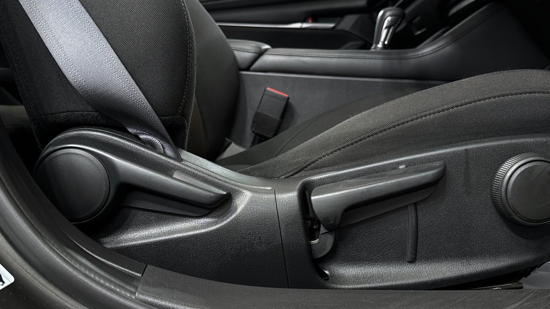 2021 Mazda 3 G20 Pure, Automatic, 60800 km, Drivers Side Adjustment Panel