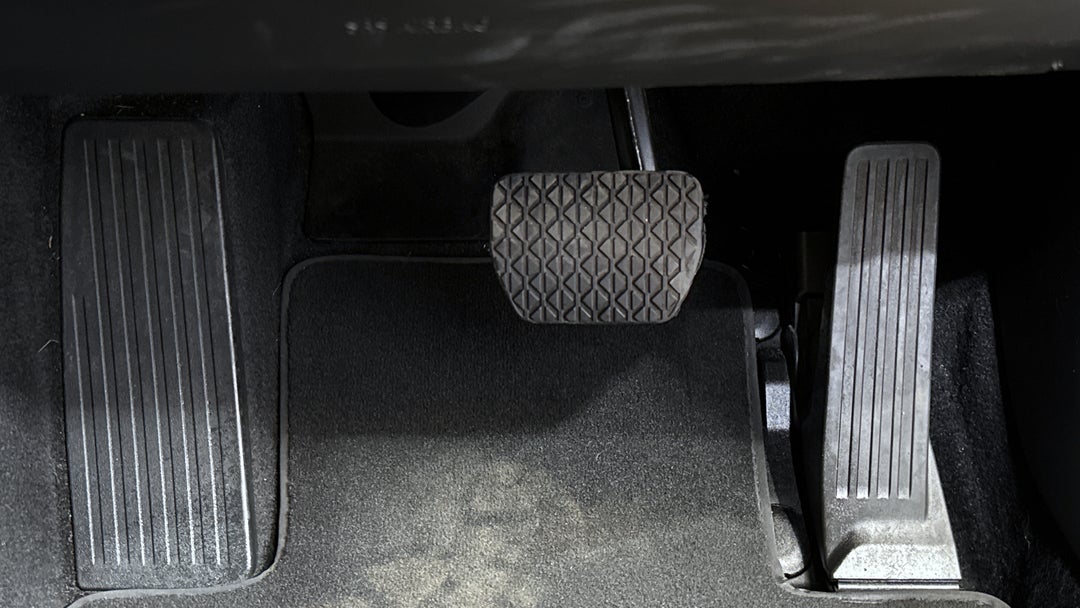 2021 Mazda 3 G20 Pure, Automatic, 60800 km, Pedals and Footmat