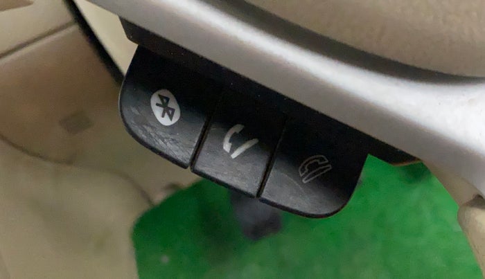 2015 Maruti Ertiga VXI CNG, CNG, Manual, 1,00,742 km, Steering wheel - Phone control not functional