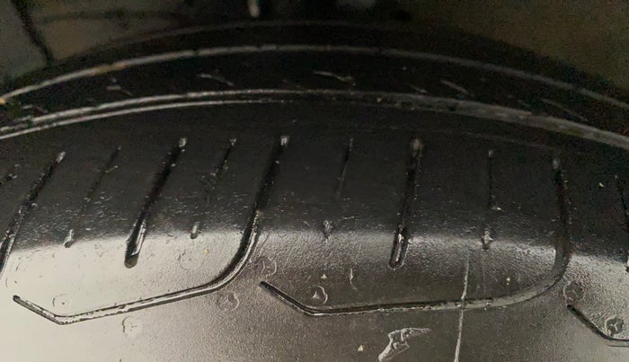 2015 Maruti Ertiga VXI CNG, CNG, Manual, 1,00,742 km, Left Front Tyre Tread