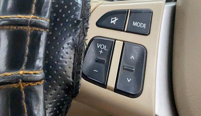 2015 Maruti Ertiga VXI CNG, CNG, Manual, 1,00,742 km, Steering wheel - Sound system control has minor damage