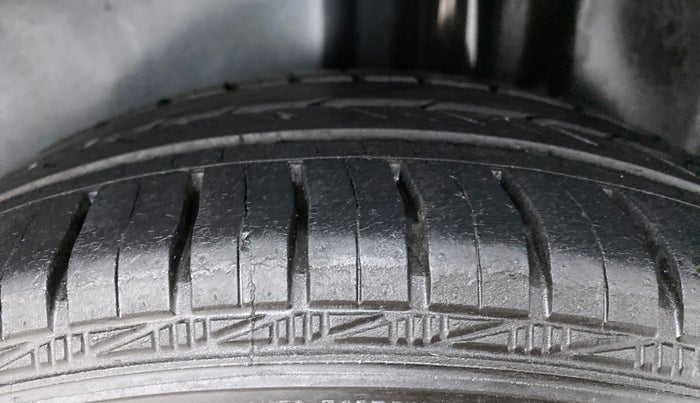 2018 Volkswagen Polo COMFORTLINE 1.0 PETROL, Petrol, Manual, 22,051 km, Left Rear Tyre Tread