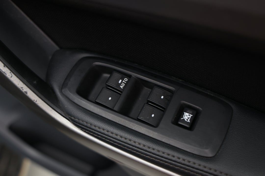 2018 Ford Ranger Xlt 3.2 (4x4), Automatic, 139072 km, Drivers Side Door Panel Controls