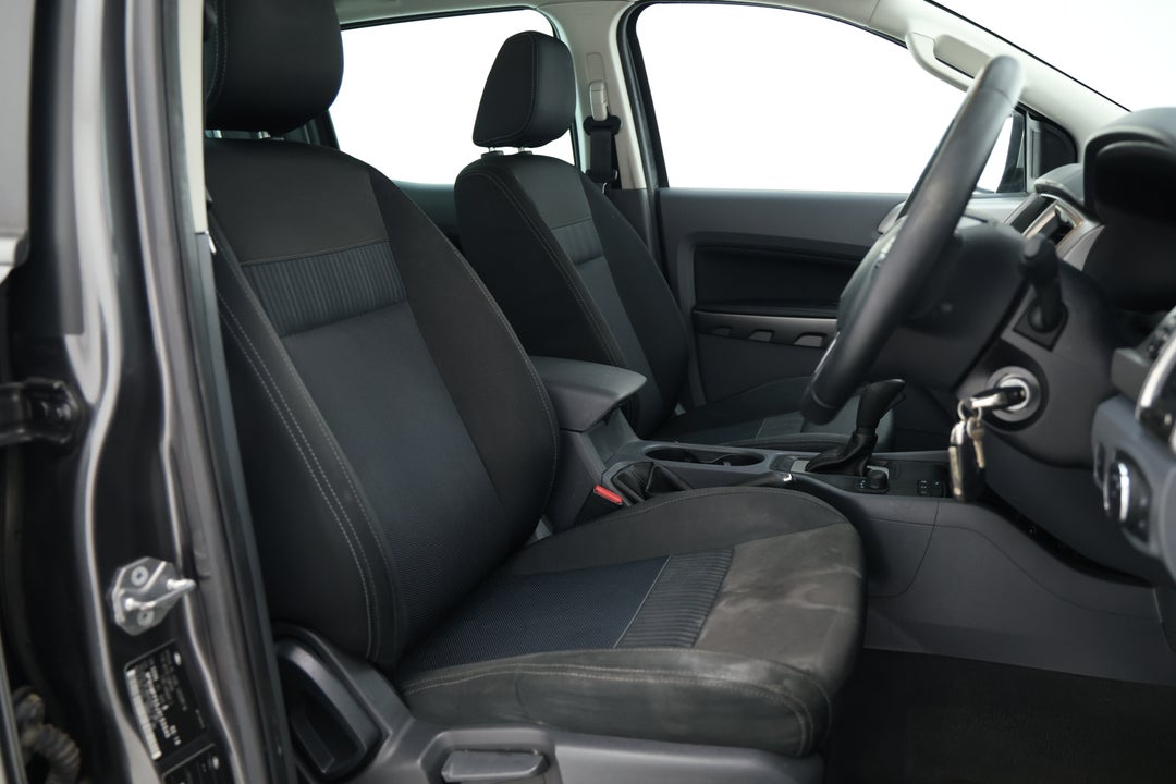 2018 Ford Ranger Xlt 3.2 (4x4), Automatic, 139072 km, Right Side Front Door Cabin View