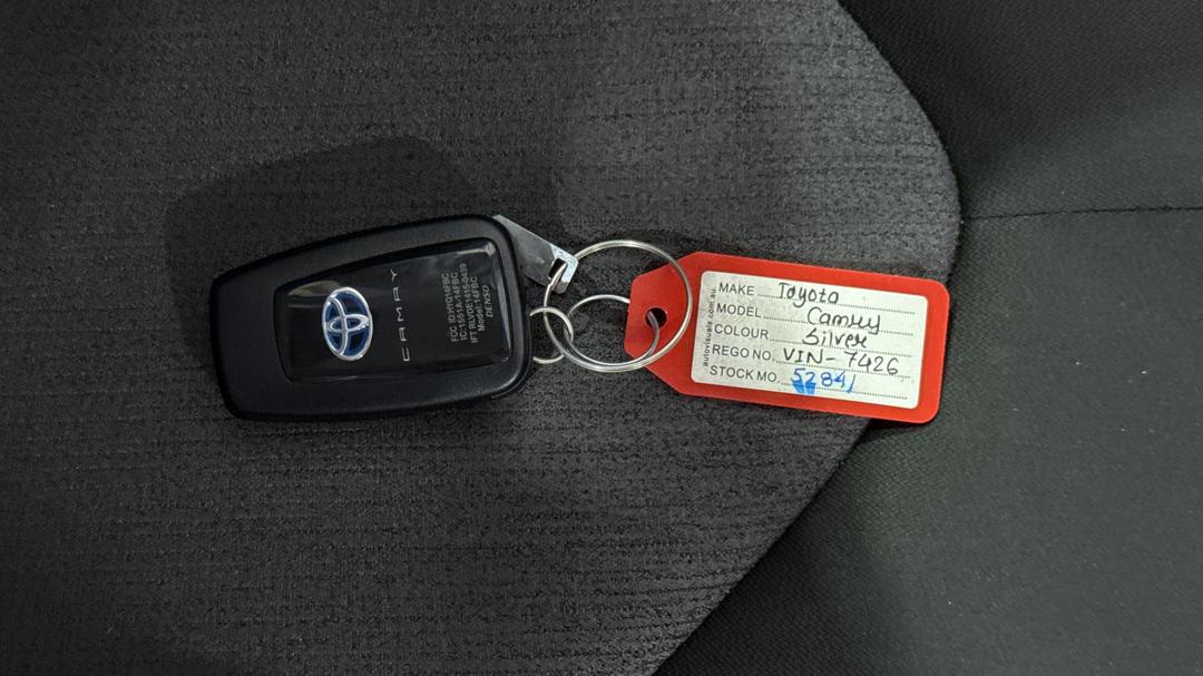 2023 Toyota Camry Ascent Hybrid, Automatic, 19931 km, Key Close-up