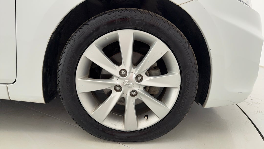 2018 Hyundai Accent Sport, Automatic, 62926 km, Right Front Wheel