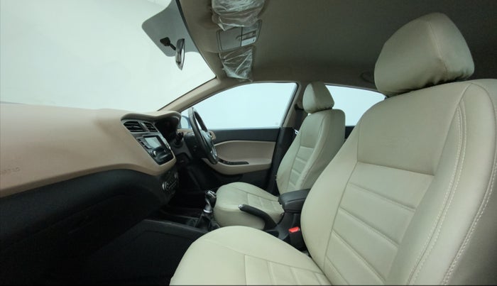 2018 Hyundai Elite i20 ASTA 1.4 CRDI (O), Diesel, Manual, 81,270 km, Right Side Front Door Cabin