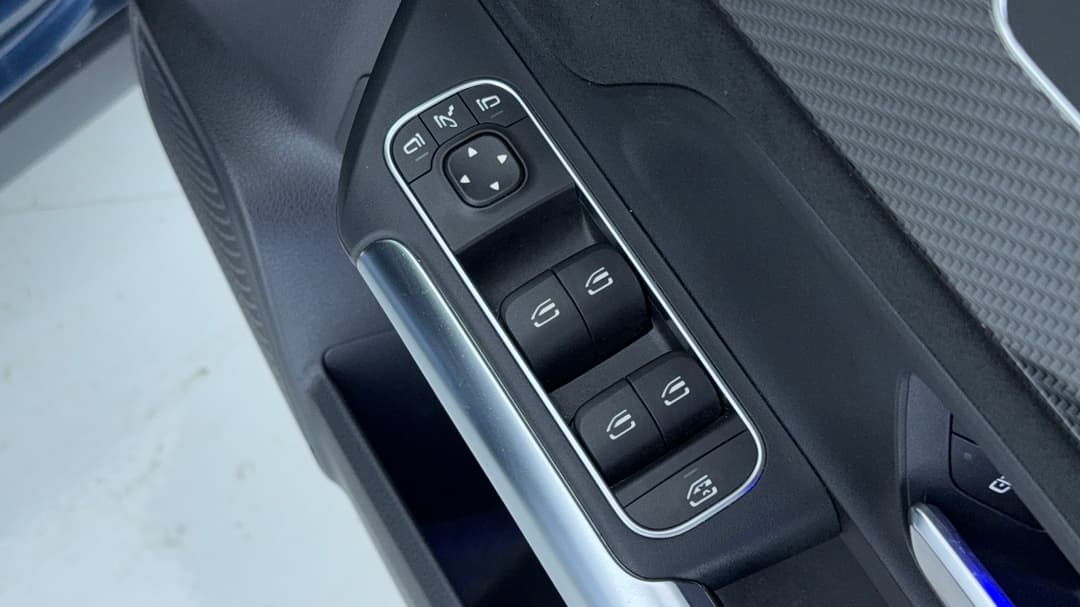 2022 Mercedes-benz GLA 250 4matic, Automatic, 61444 km, Drivers Side Door Panel Controls