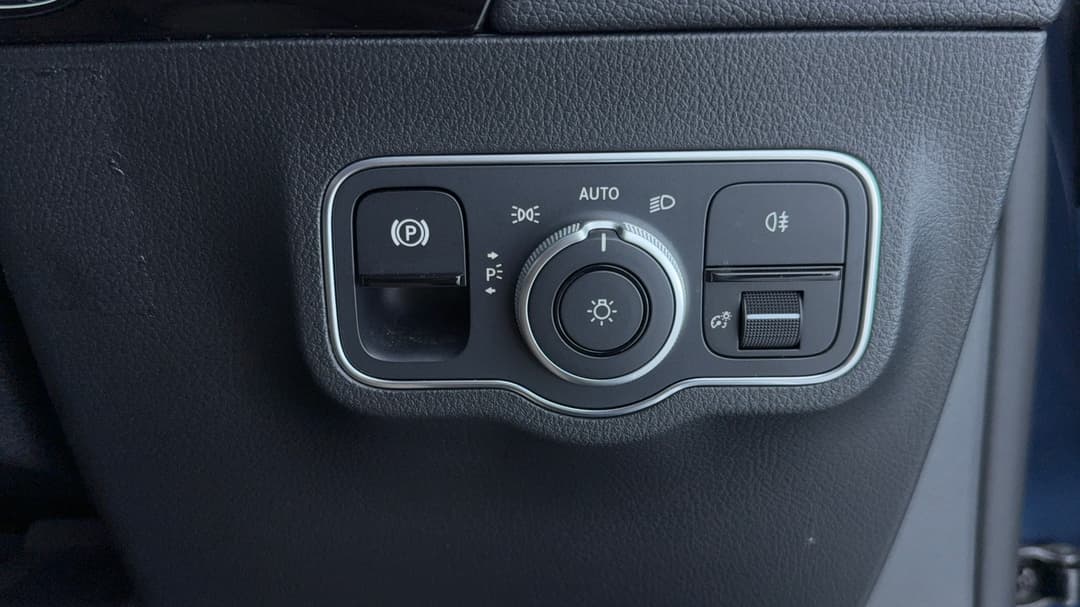 2022 Mercedes-benz GLA 250 4matic, Automatic, 61444 km, Utility Switches/Buttons