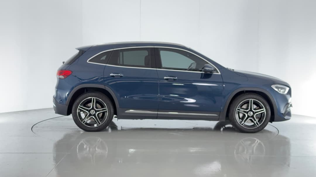 2022 Mercedes-benz GLA 250 4matic, Automatic, 61444 km, Right Side View