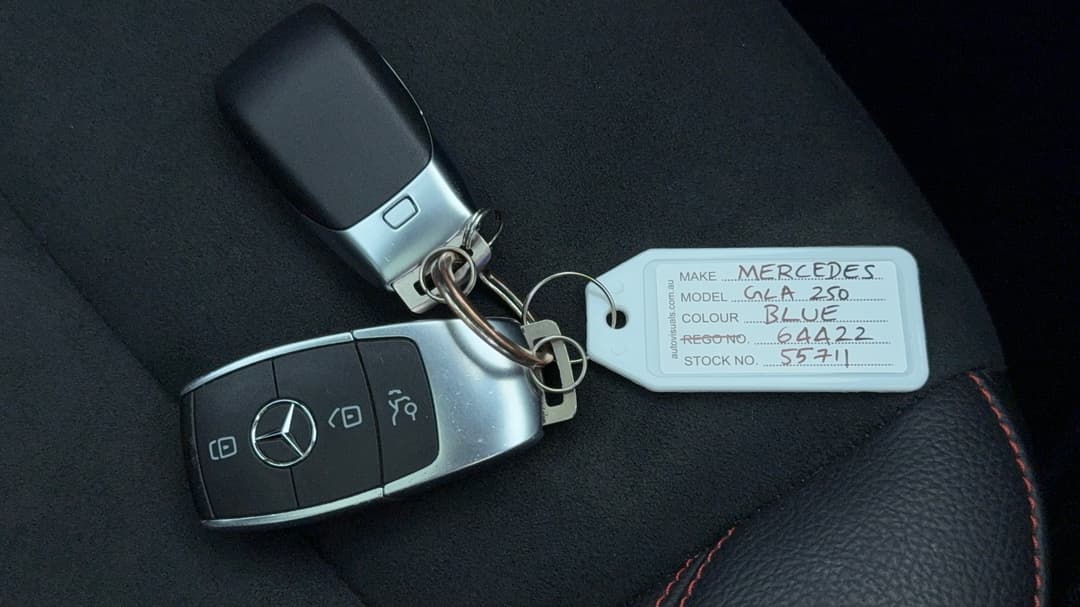 2022 Mercedes-benz GLA 250 4matic, Automatic, 61444 km, Key Close-up
