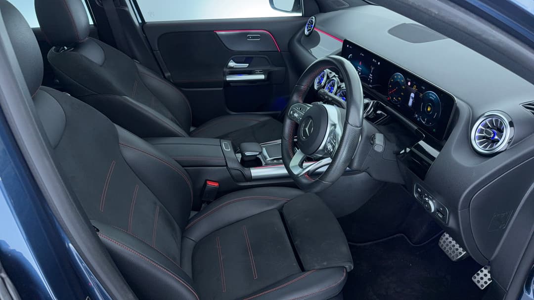 2022 Mercedes-benz GLA 250 4matic, Automatic, 61444 km, Right Side Front Door Cabin View