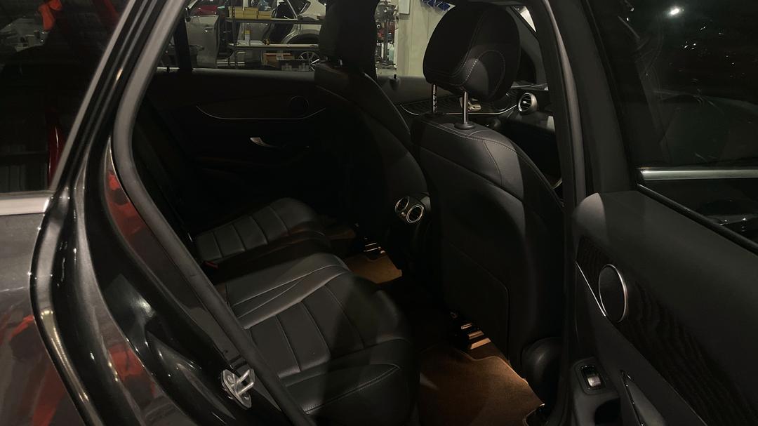 2021 Mercedes-benz GLC 200, Automatic, 63604 km, Right Side Rear Door Cabin View