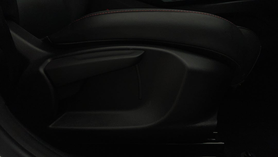 2023 MG Mg5 Vibe, Automatic, 18319 km, Drivers Side Adjustment Panel