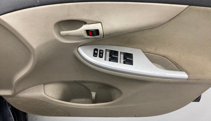 2012 Toyota Corolla Altis J, Petrol, Manual, 80,707 km, Driver Side Door Panels Control