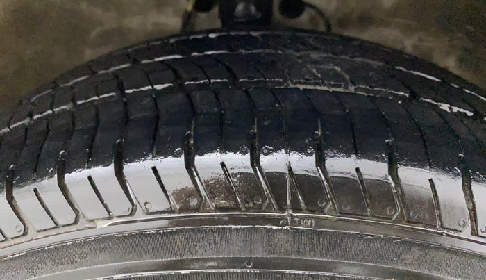 2014 Maruti Ritz ZXI, Petrol, Manual, 50,204 km, Right Front Tyre Tread