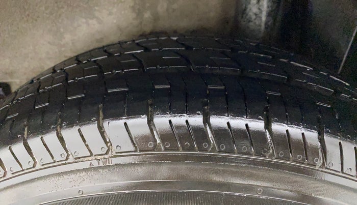 2014 Maruti Ritz ZXI, Petrol, Manual, 50,204 km, Left Rear Tyre Tread