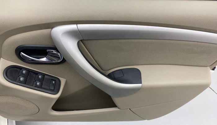 2016 Nissan Terrano XL P, Petrol, Manual, 64,154 km, Driver Side Door Panels Control