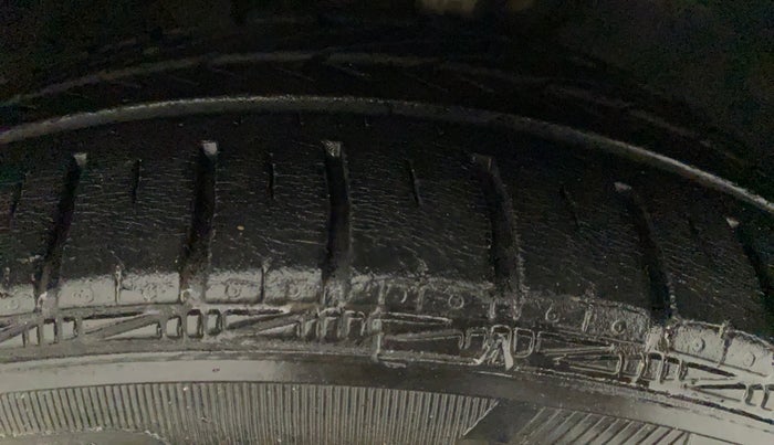 2012 Skoda Rapid ELEGANCE 1.6 TDI CR MT, Diesel, Manual, 75,626 km, Left Rear Tyre Tread